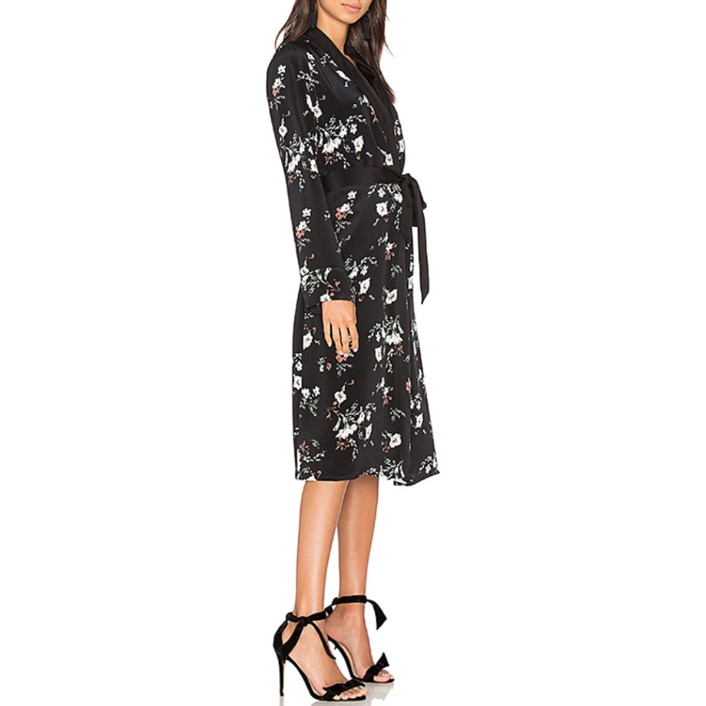 L'Academie x Revolve The Silk Robe - Picture 3 of 4